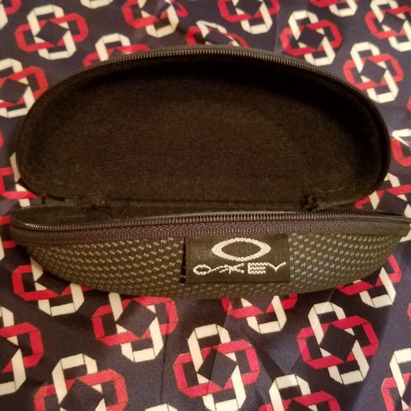 Other - Okey sunglass holder